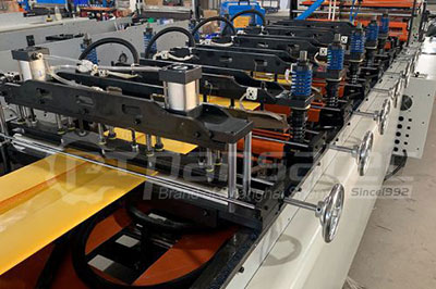Máquina para fabricar sobre burbuja