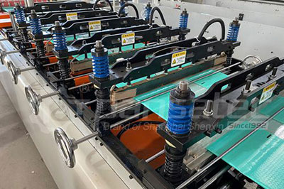 Máquina para fabricar sobre burbuja