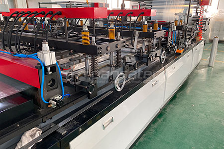 Máquina para fabricar rollo de columna de aire